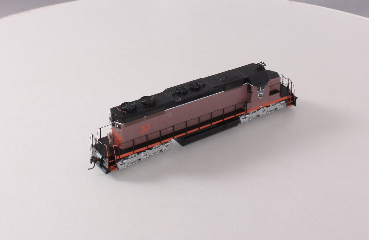 Athearn 93508 HO Scale McCloud Railway SD38 Diesel Locomotive #37