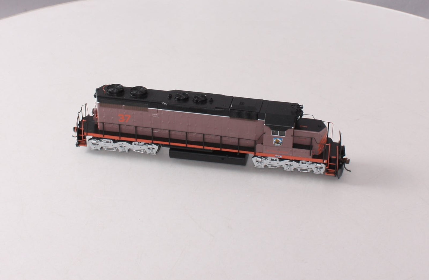 Athearn 93508 HO Scale McCloud Railway SD38 Diesel Locomotive #37