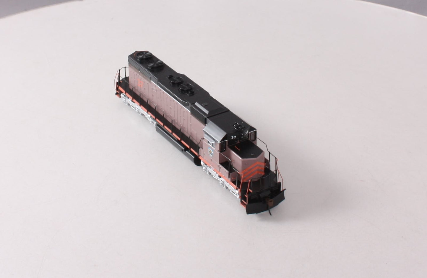 Athearn 93508 HO Scale McCloud Railway SD38 Diesel Locomotive #37