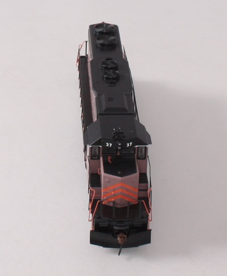 Athearn 93508 HO Scale McCloud Railway SD38 Diesel Locomotive #37