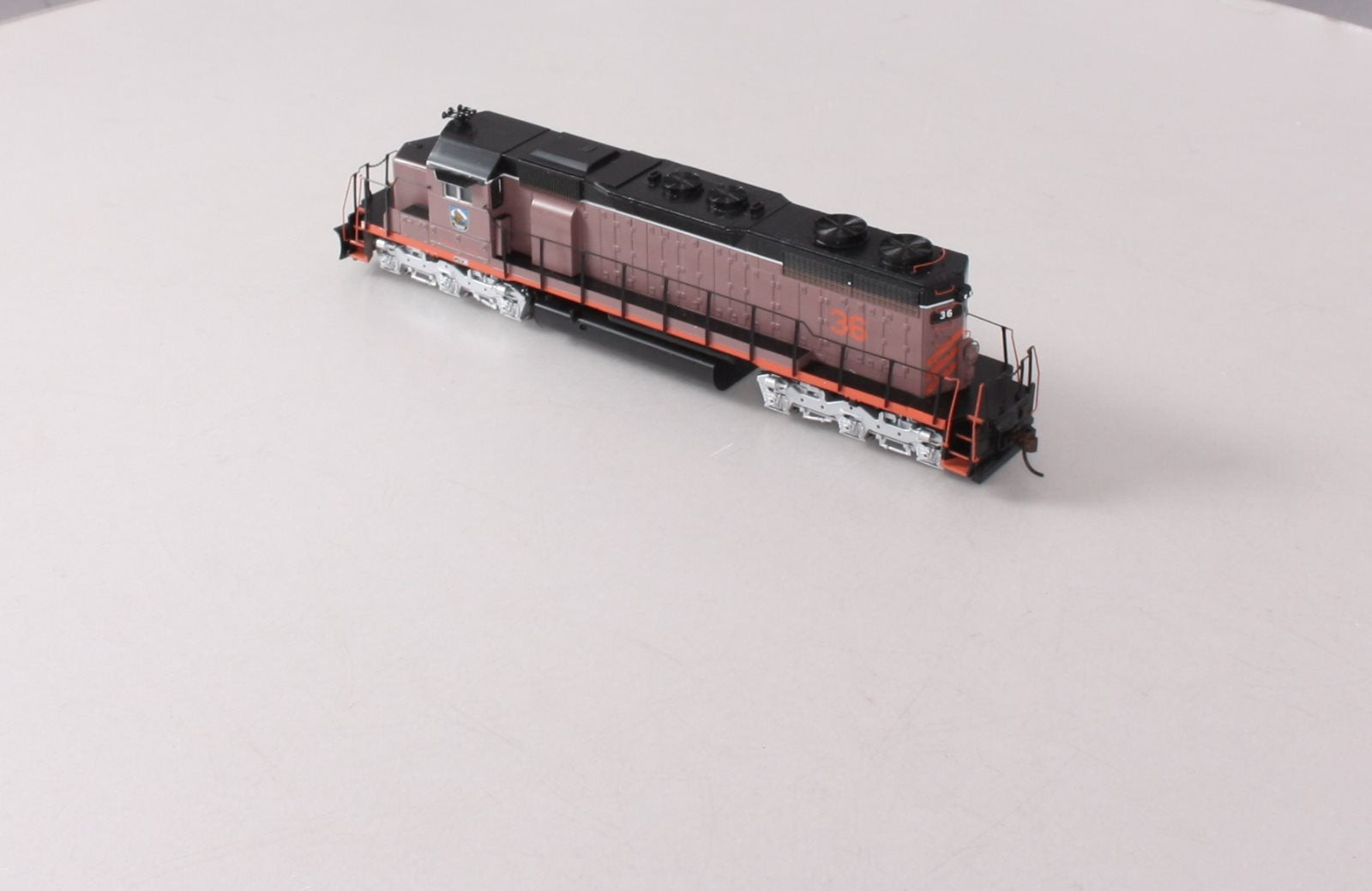Athearn 93507 HO Scale McCloud Railway SD38 Diesel Locomotive #36