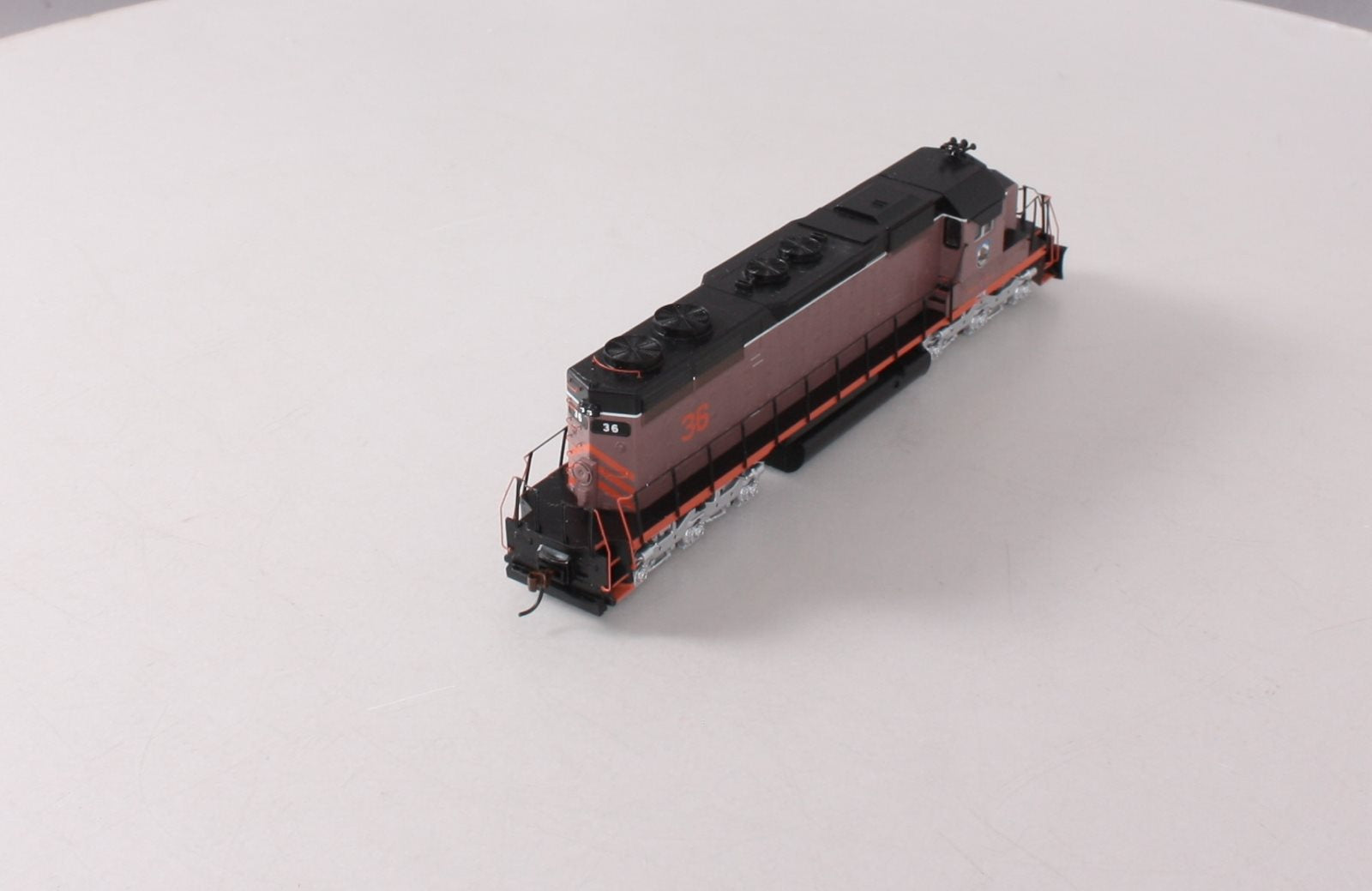 Athearn 93507 HO Scale McCloud Railway SD38 Diesel Locomotive #36