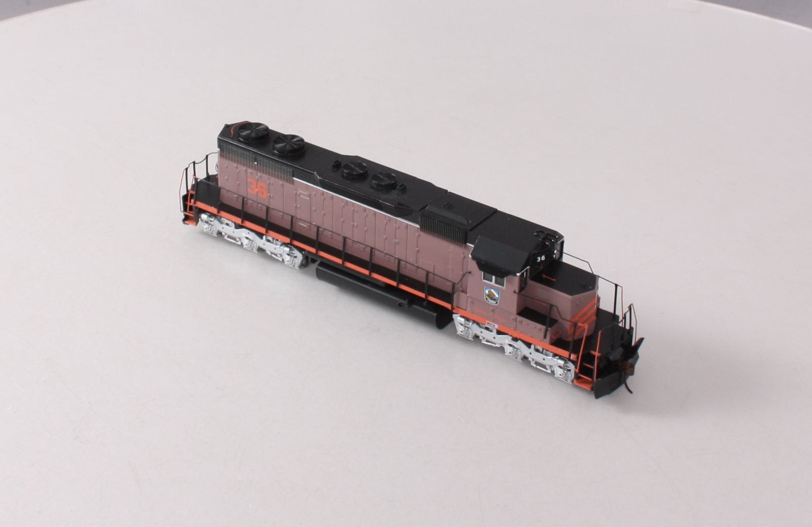 Athearn 93507 HO Scale McCloud Railway SD38 Diesel Locomotive #36