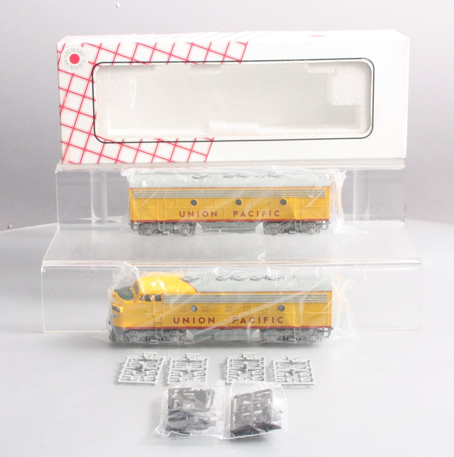 Stewart 5916 HO Union Pacific Double Headlight EMD F9 A/B Diesel Locomotive Set