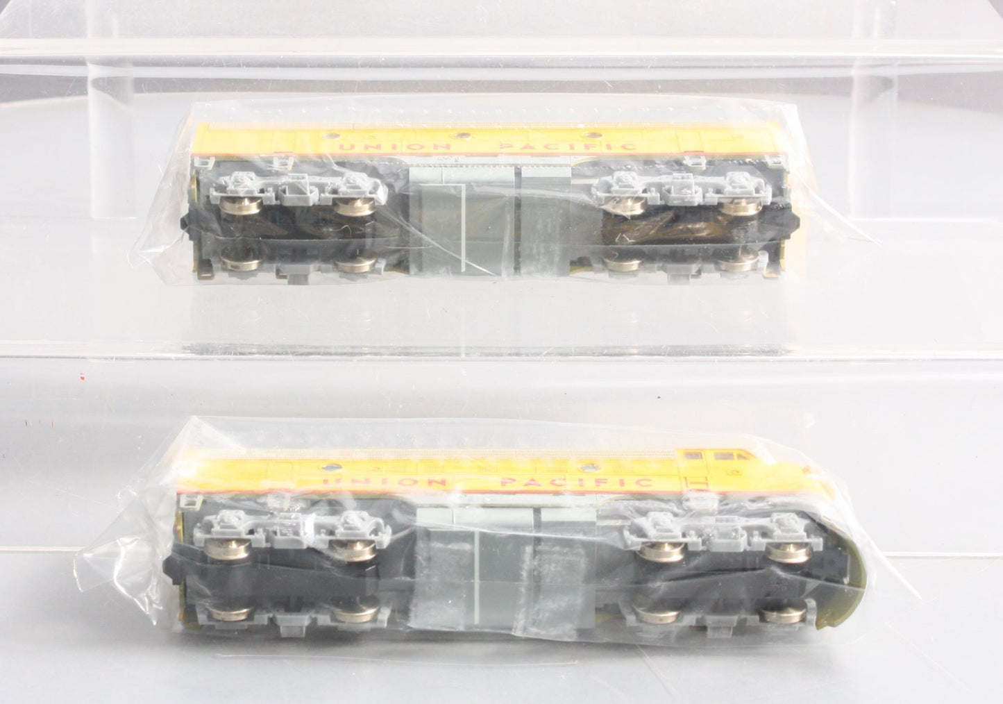 Stewart 5916 HO Union Pacific Double Headlight EMD F9 A/B Diesel Locomotive Set