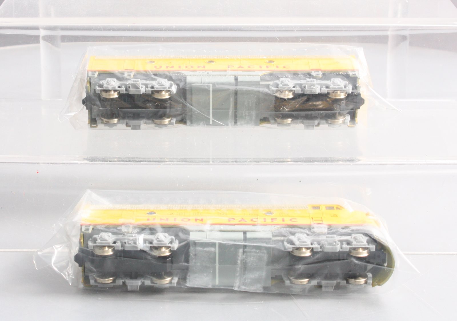 Stewart 5916 HO Union Pacific Double Headlight EMD F9 A/B Diesel Locomotive Set