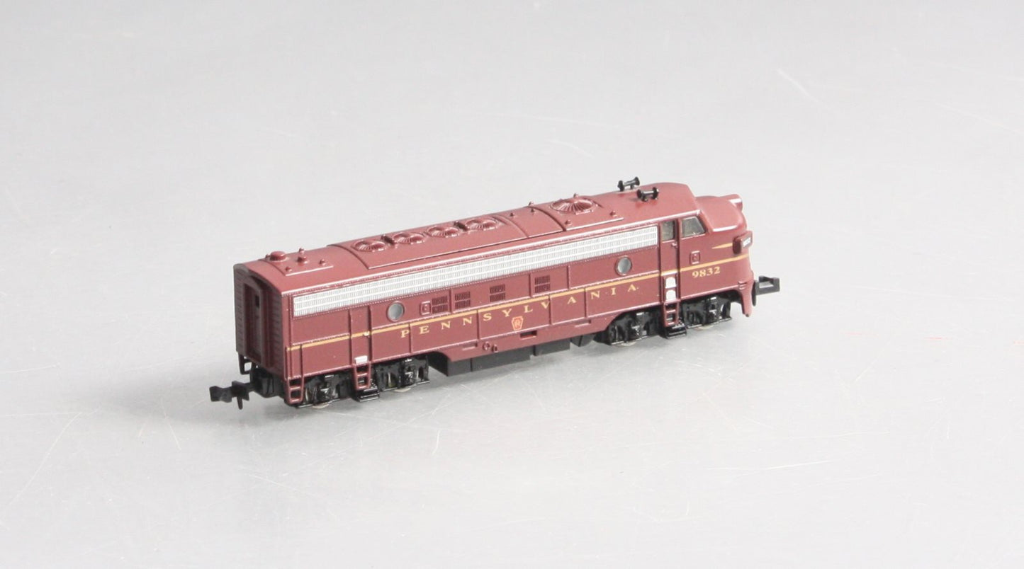 Model Power 89441 N Pennsylvania EMD FP7A Phase II Diesel Locomotive #9832
