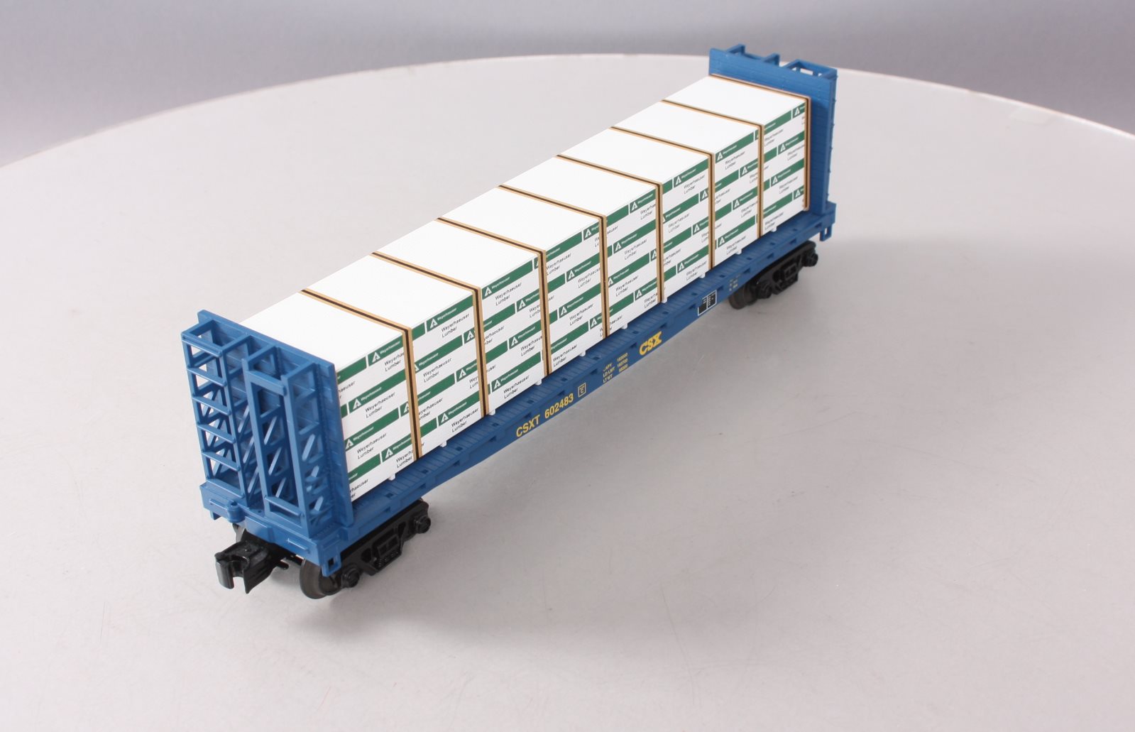 MTH 30-76344 O Gauge CSX Bulkhead Flatcar with Lumber Load #602483