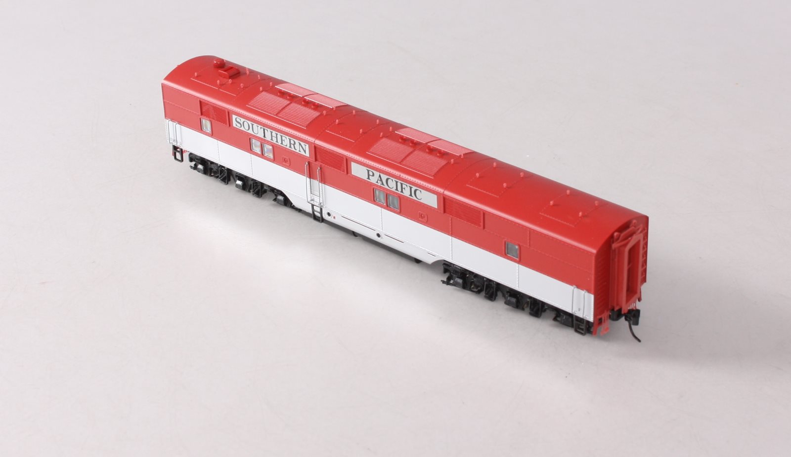 Proto 2000 23071 HO Southern Pacific E-7 Non-Powered Diesel B-Unit #5900