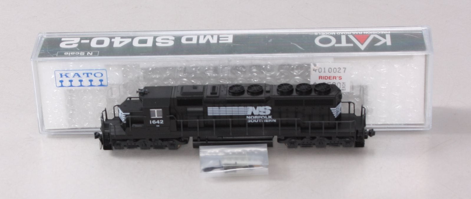 Kato 176-4810 Norfolk Southern SD40-2 Diesel Locomotive #1642 – Trainz
