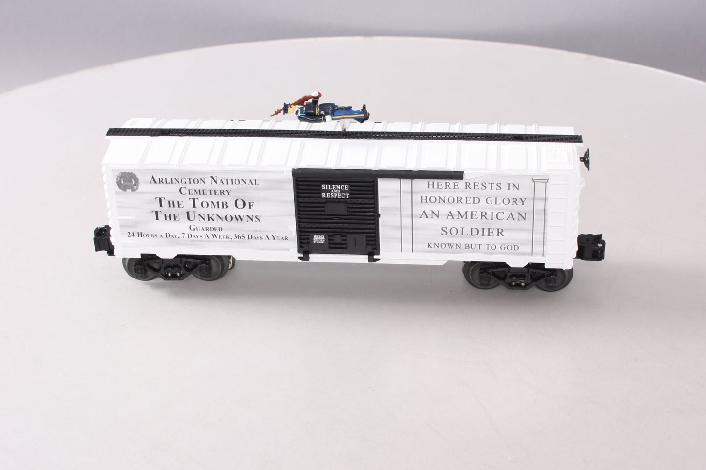 Lionel 6-85263 Tomb of the Unknown Soldier Walking Brakeman Box Car