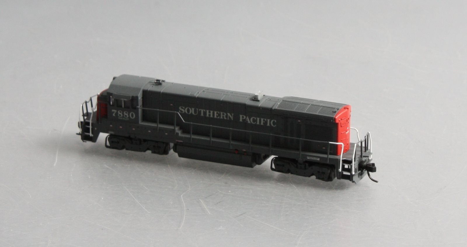 Atlas 40002424 N Southern Pacific B30-7 Low Nose Diesel Locomotive w/ DCC #7880