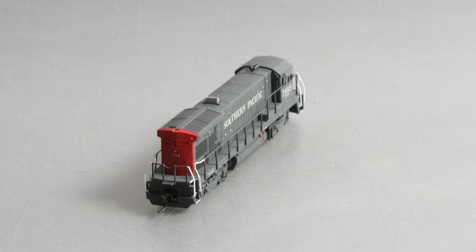 Atlas 40002424 N Southern Pacific B30-7 Low Nose Diesel Locomotive w/ DCC #7880