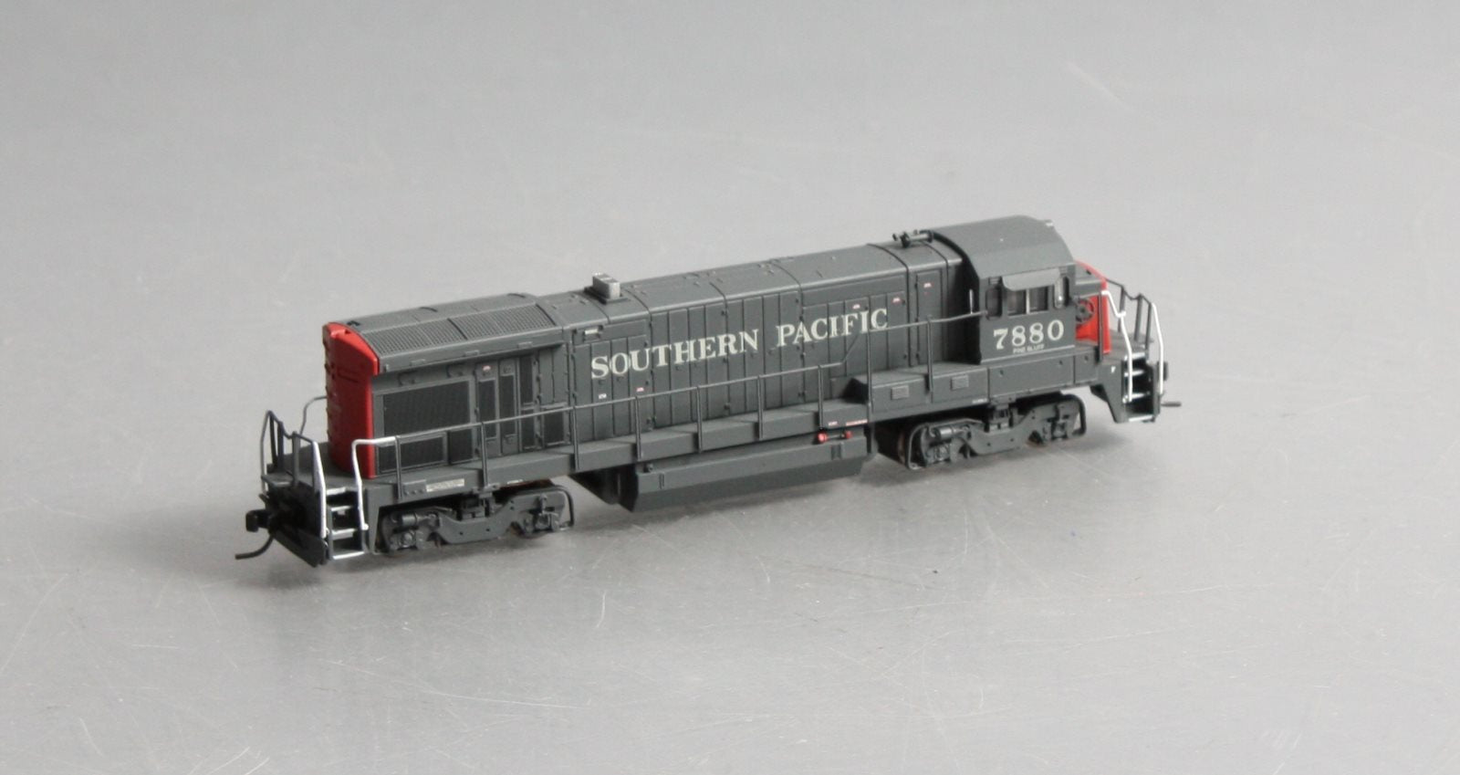 Atlas 40002424 N Southern Pacific B30-7 Low Nose Diesel Locomotive