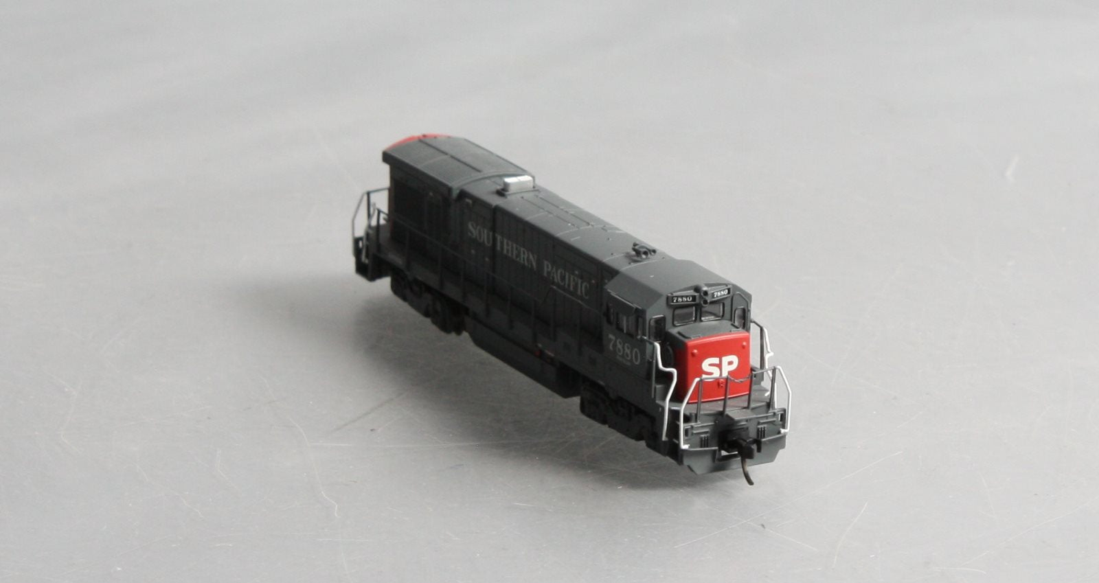 Atlas 40002424 N Southern Pacific B30-7 Low Nose Diesel Locomotive w/ DCC #7880