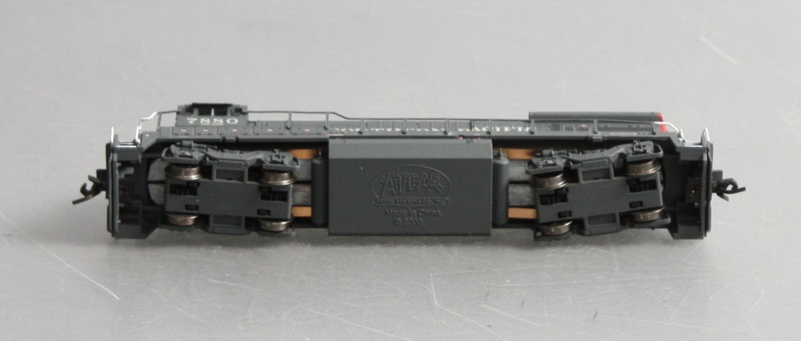 Atlas 40002424 N Southern Pacific B30-7 Low Nose Diesel Locomotive w/ DCC #7880