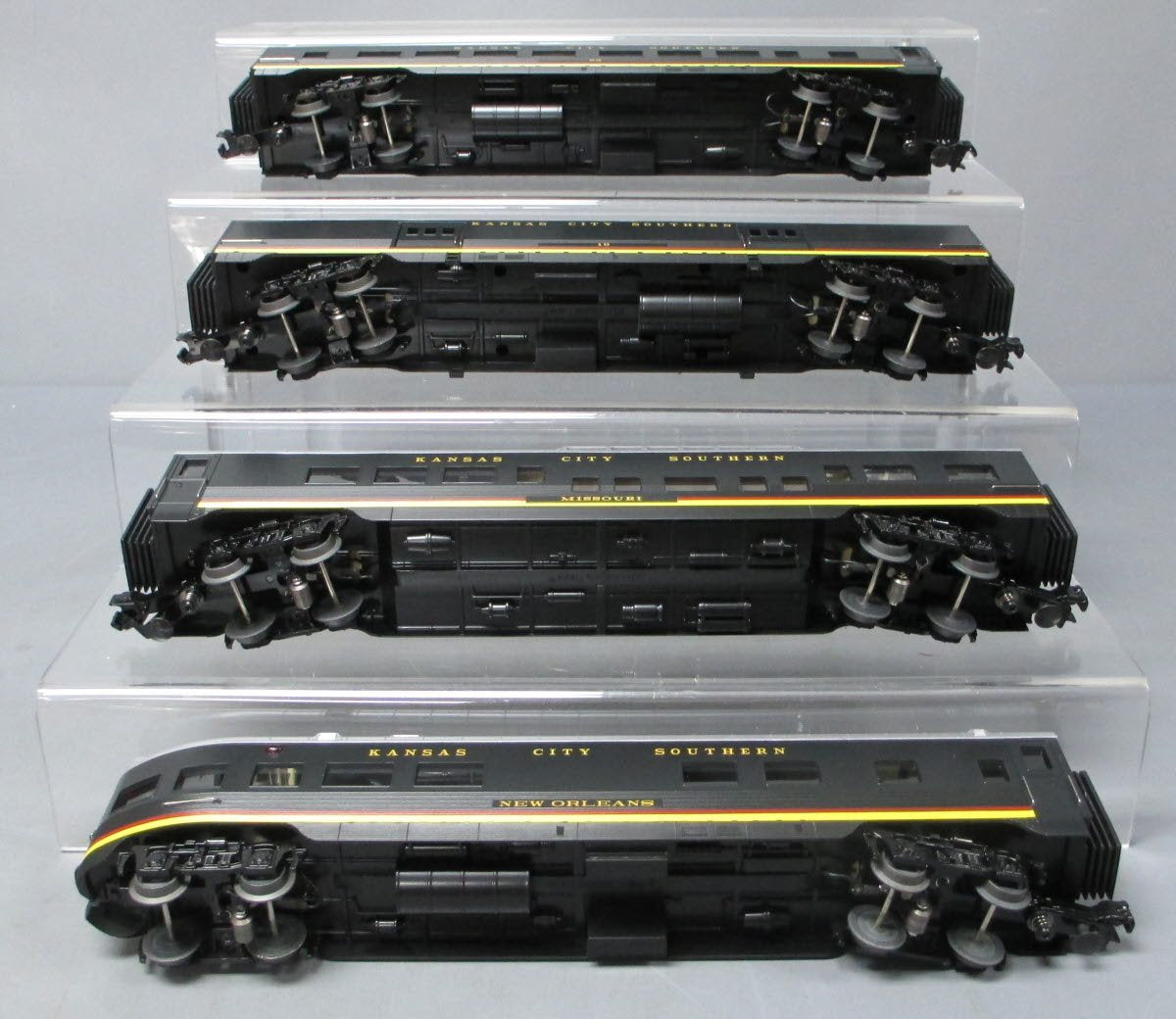MTH 30-67588 O Kansas City Southern 60' Streamlined ABS Passenger Set (Set of 4)