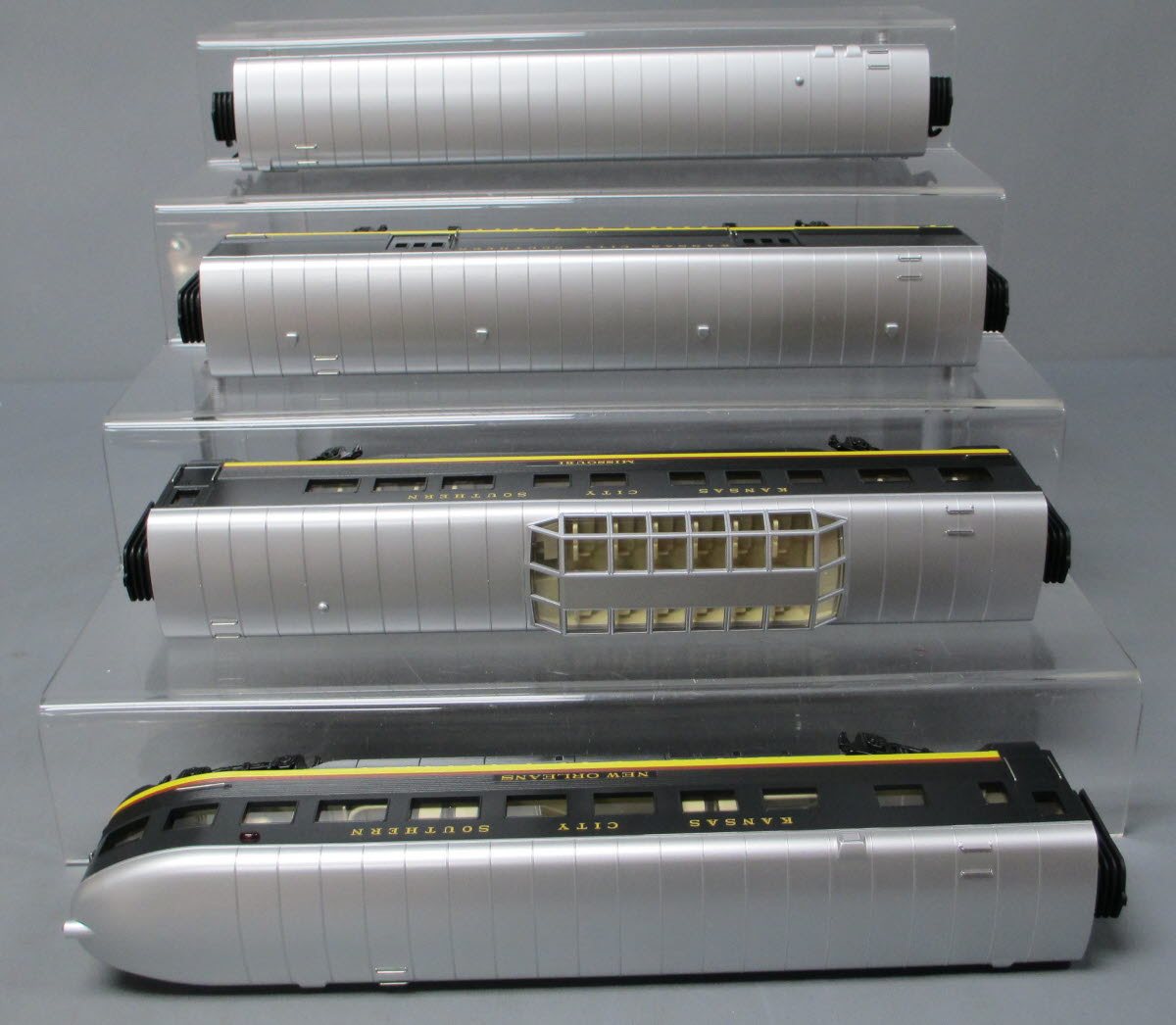 MTH 30-67588 O Kansas City Southern 60' Streamlined ABS Passenger Set (Set of 4)