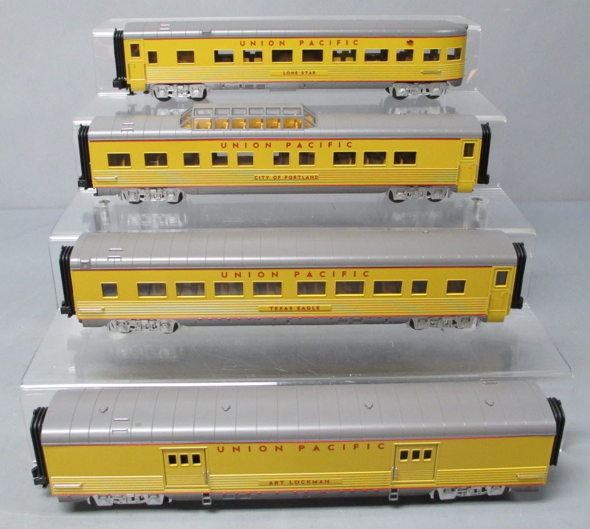 MTH 30-68140 O Union Pacific 60' Streamlined Passenger Car Set (Set of 4)