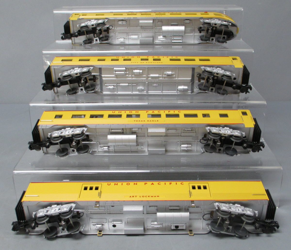 MTH 30-68140 O Union Pacific 60' Streamlined Passenger Car Set (Set of 4)