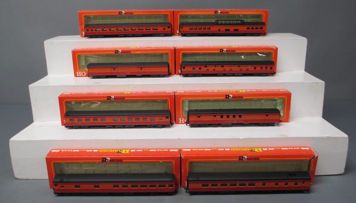 IHC 9146 HO Scale Southern Pacific 1930 Daylight 8-Car Passenger Set