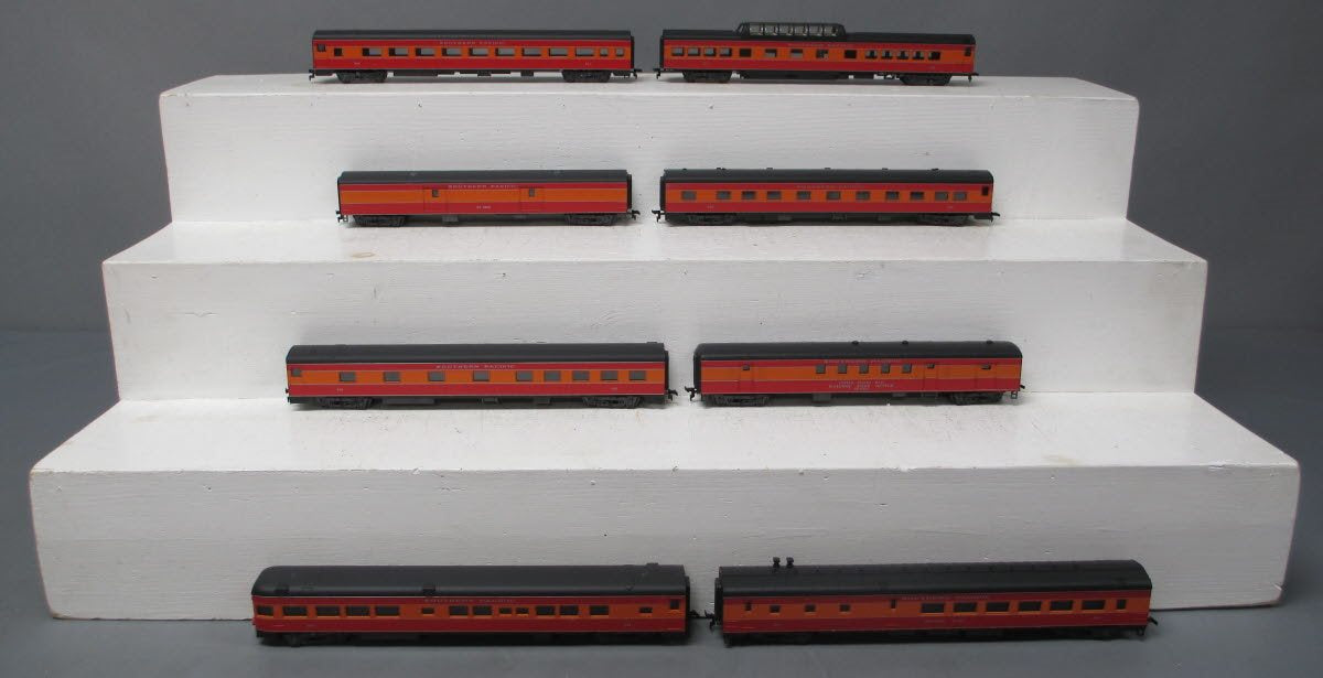 IHC 9146 HO Scale Southern Pacific 1930 Daylight 8-Car Passenger Set