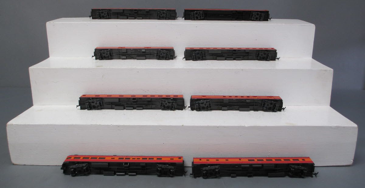 IHC 9146 HO Scale Southern Pacific 1930 Daylight 8-Car Passenger Set