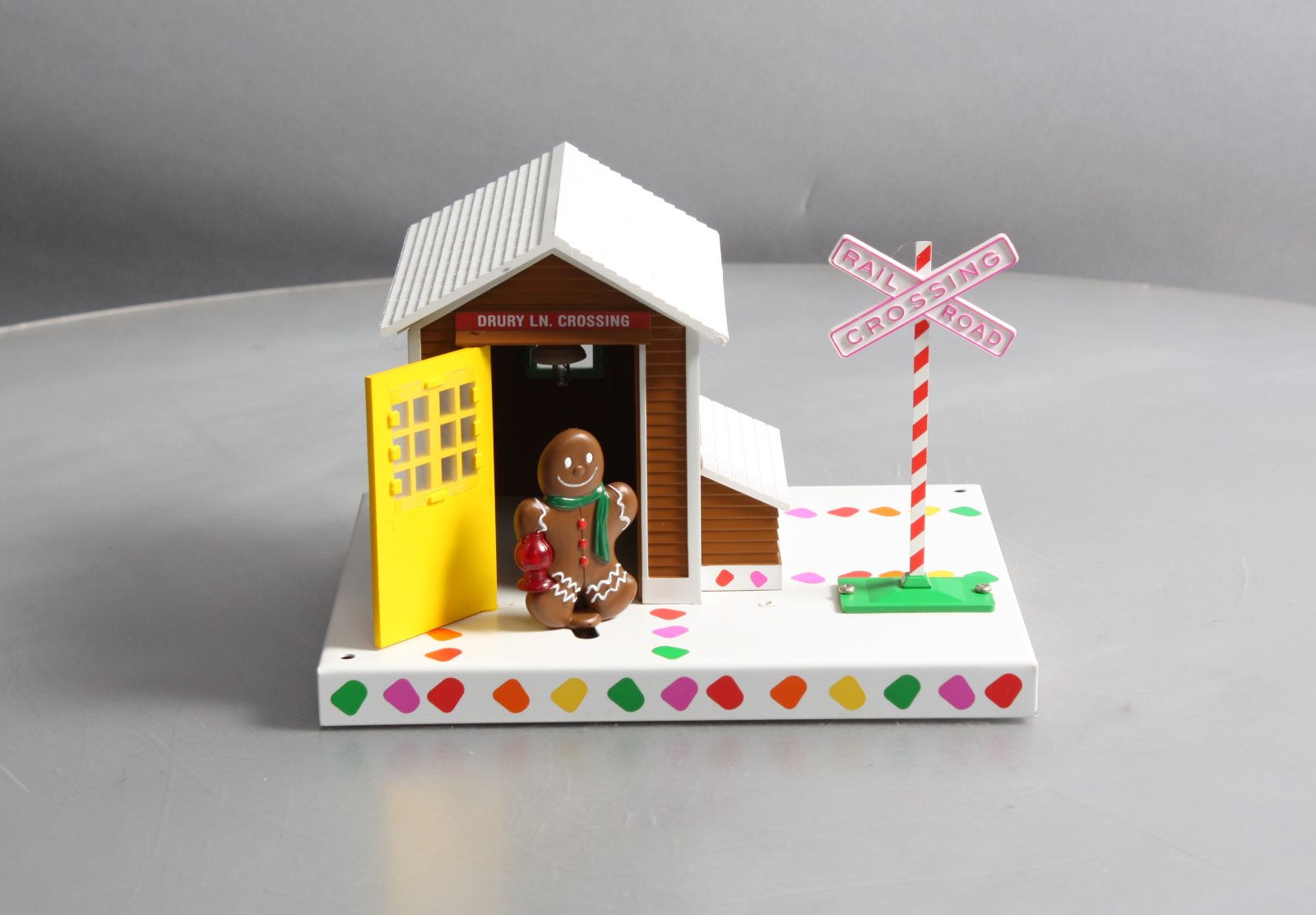 Lionel 6-36998 O Gingerbread Auto Gateman