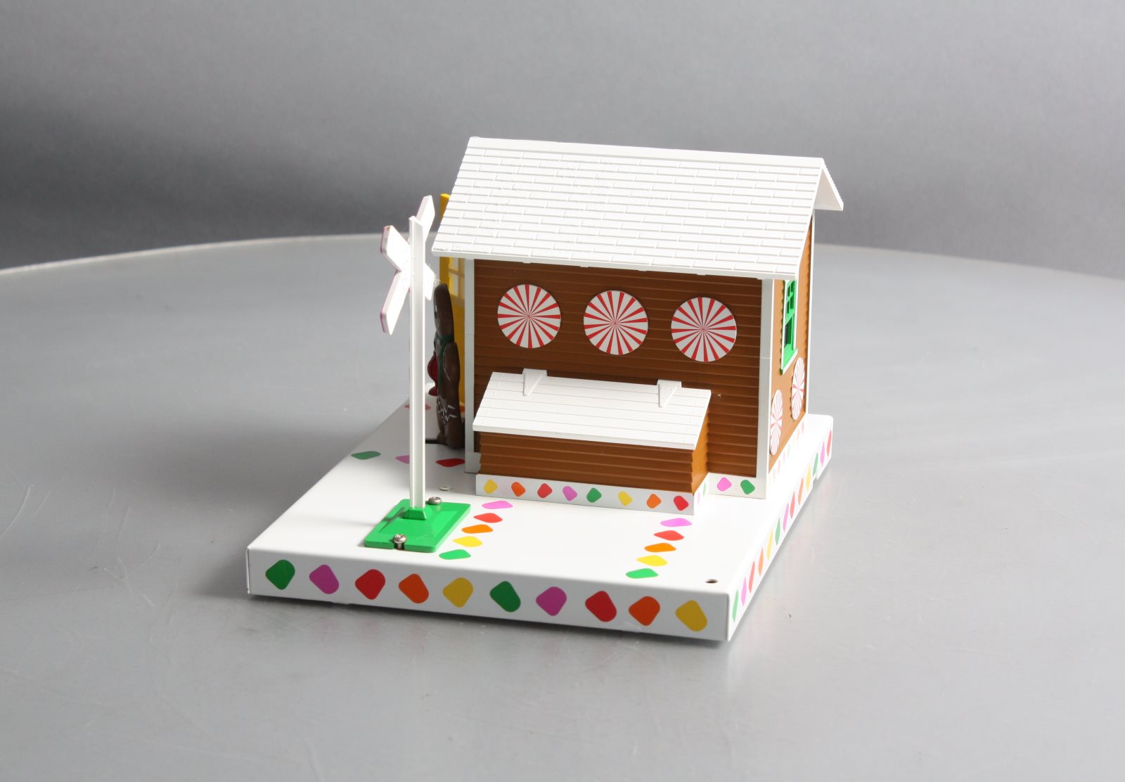 Lionel 6-36998 O Gingerbread Auto Gateman