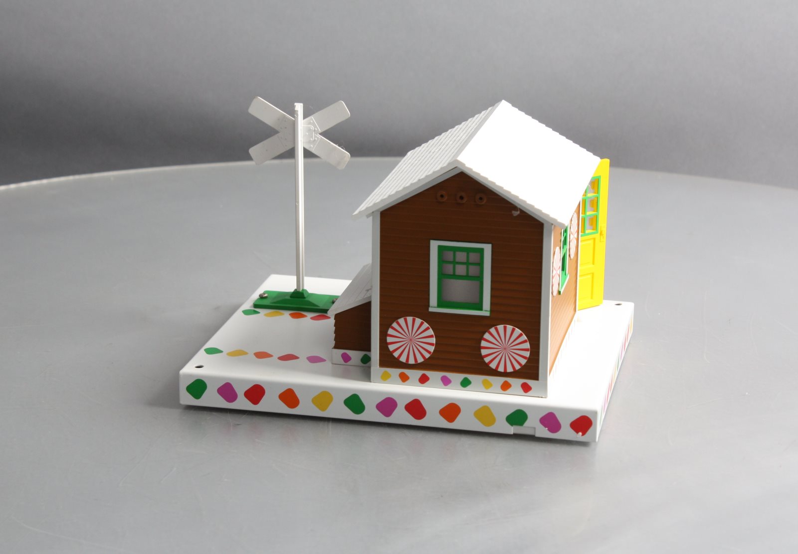 Lionel 6-36998 O Gingerbread Auto Gateman