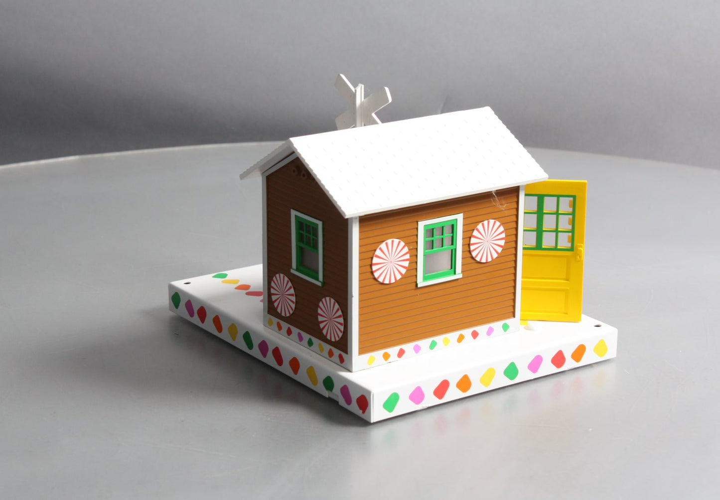 Lionel 6-36998 O Gingerbread Auto Gateman