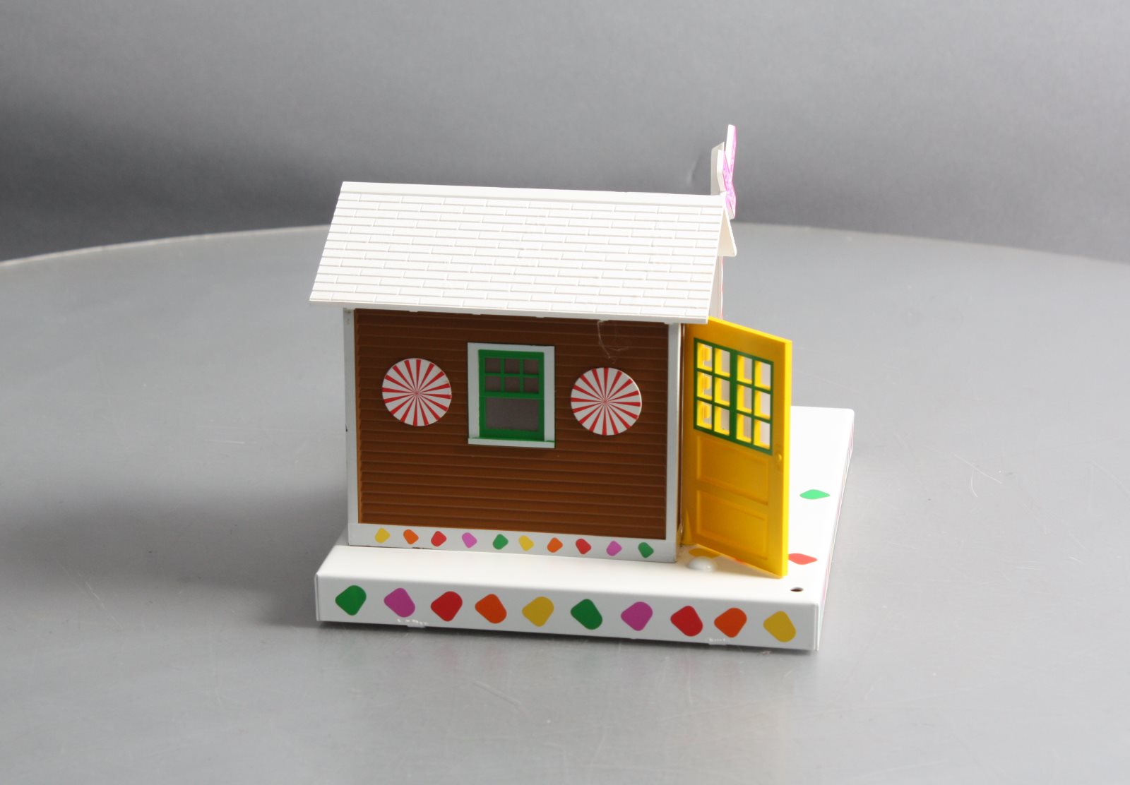 Lionel 6-36998 O Gingerbread Auto Gateman