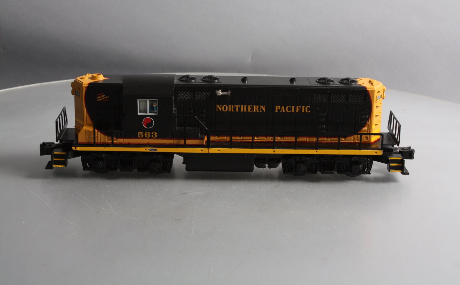 Lionel 6-38824 Northern Pacific LionChief Plus GP7 Diesel Locomotive #563