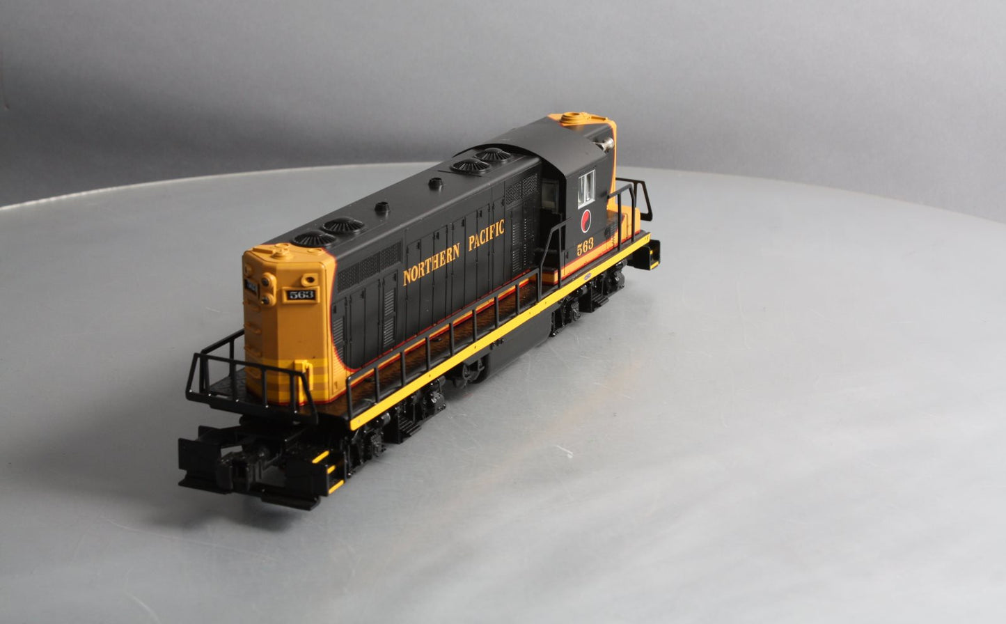 Lionel 6-38824 Northern Pacific LionChief Plus GP7 Diesel Locomotive #563
