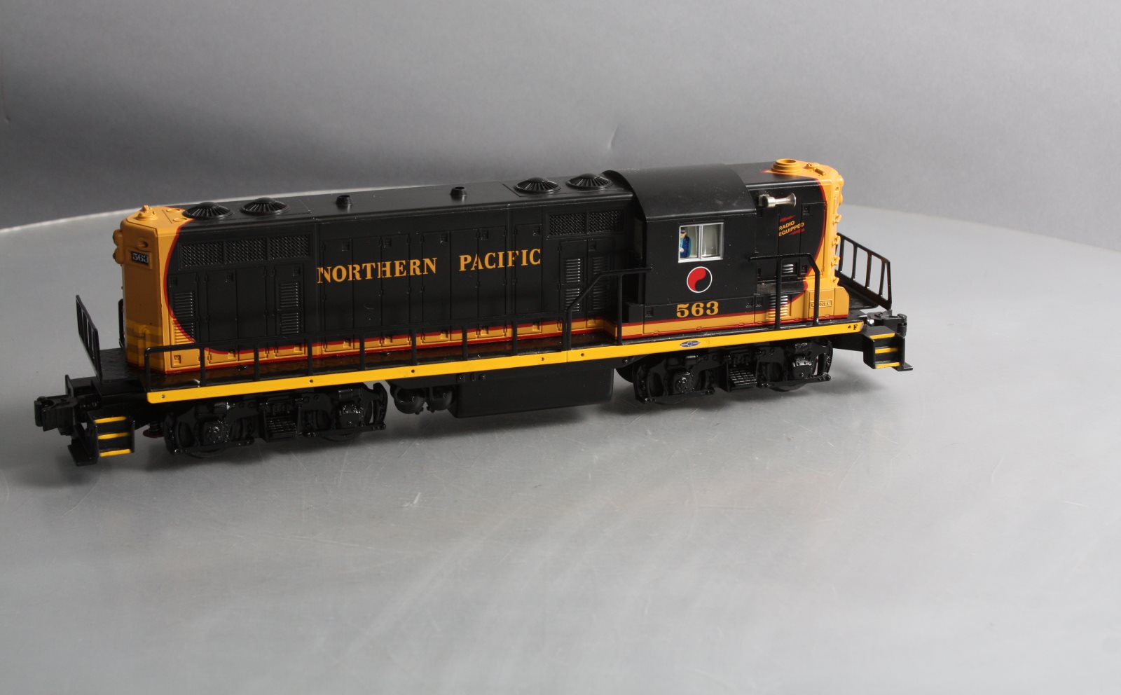 Lionel 6-38824 Northern Pacific LionChief Plus GP7 Diesel Locomotive #563