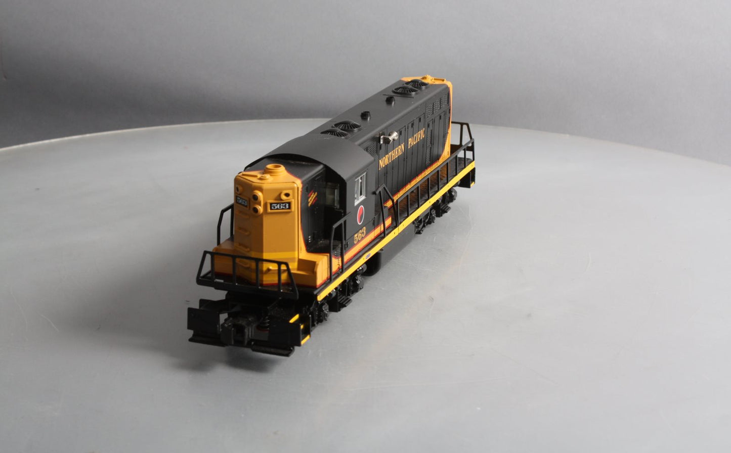 Lionel 6-38824 Northern Pacific LionChief Plus GP7 Diesel Locomotive #563
