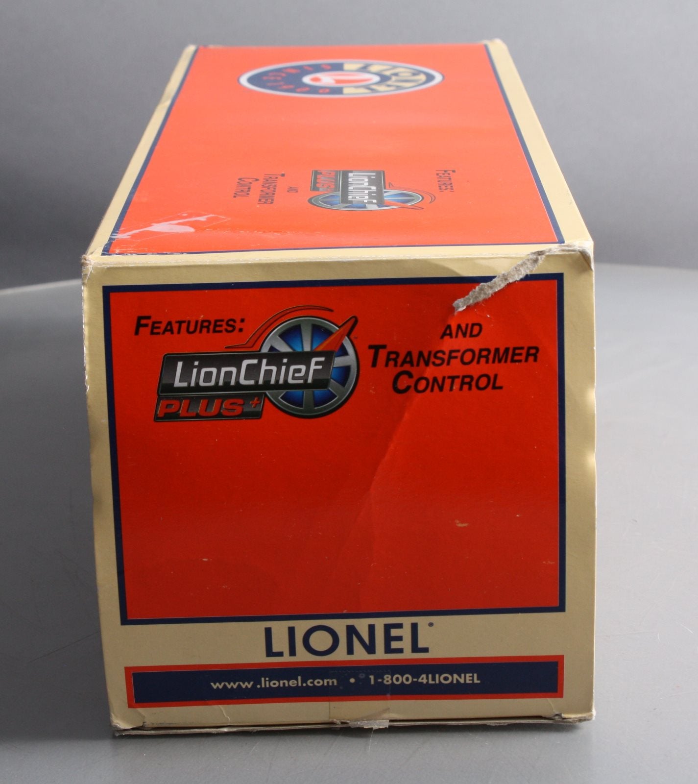 Lionel 6-38824 Northern Pacific LionChief Plus GP7 Diesel Locomotive #563