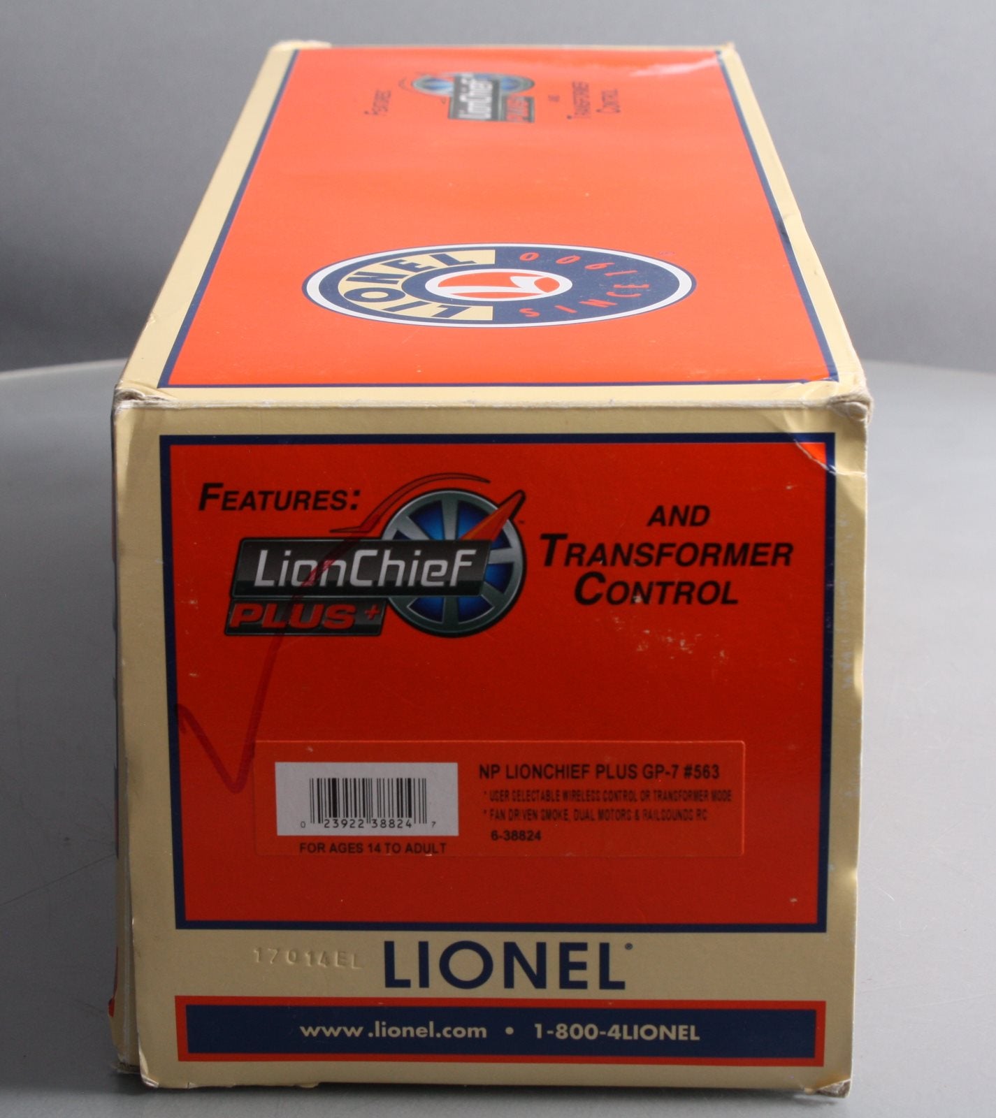 Lionel 6-38824 Northern Pacific LionChief Plus GP7 Diesel Locomotive #563