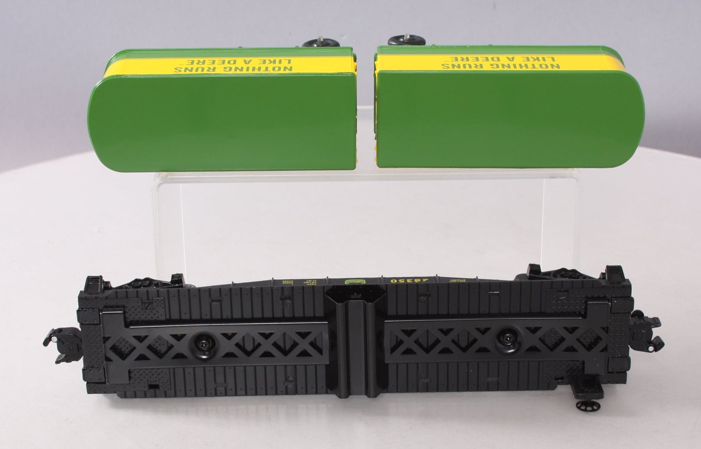 Lionel 1928350 O Gauge John Deere Flatcar w/ Piggyback Trailers