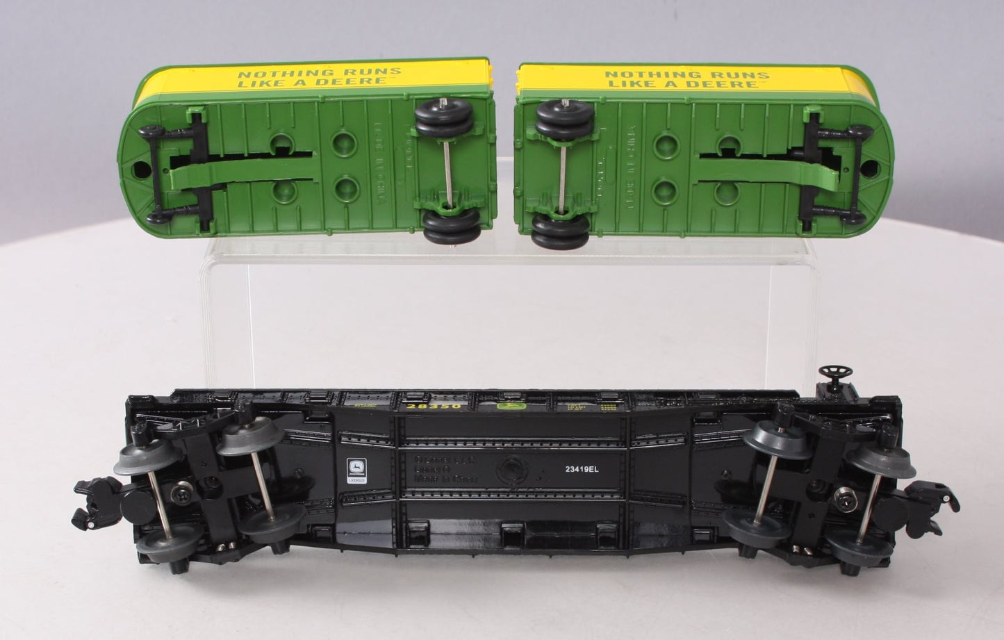 Lionel 1928350 O Gauge John Deere Flatcar w/ Piggyback Trailers