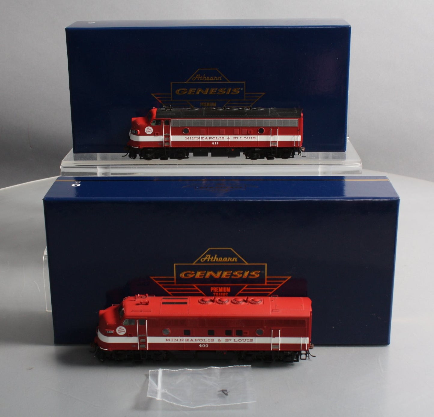 Athearn G22701 HO M&StL/Freight F3A/F7A Diesel Locomotive #400, #411