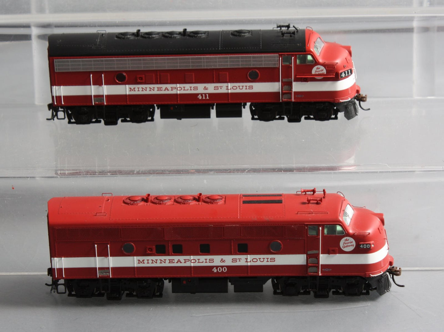 Athearn G22701 HO M&StL/Freight F3A/F7A Diesel Locomotive #400, #411