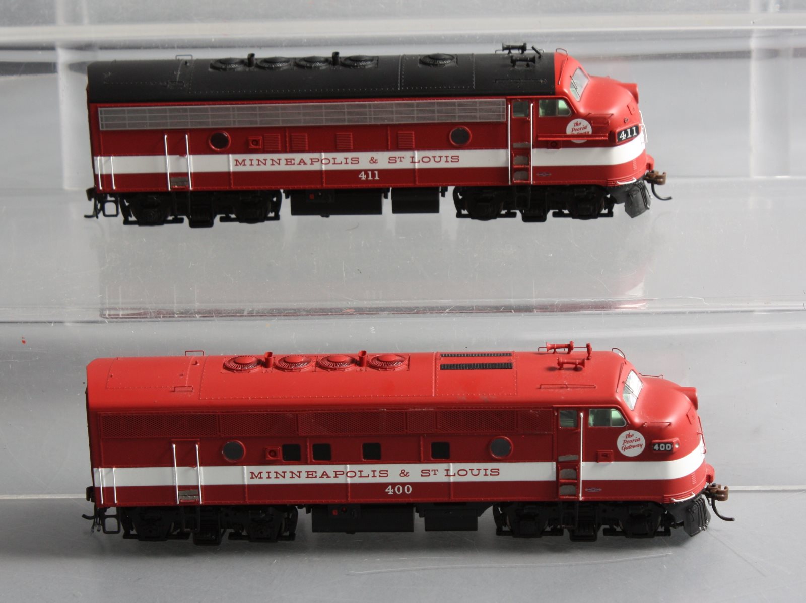 Athearn G22701 HO M&StL/Freight F3A/F7A Diesel Locomotive #400, #411