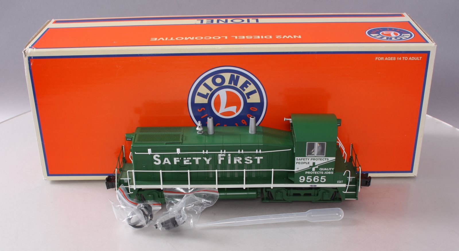 Lionel 6-83385 CSX Legacy NW2 Diesel Locomotive #9565