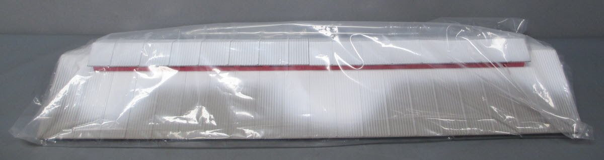 Lionel 6-83305 O 24" Winter Illuminated Red Covered Bridge