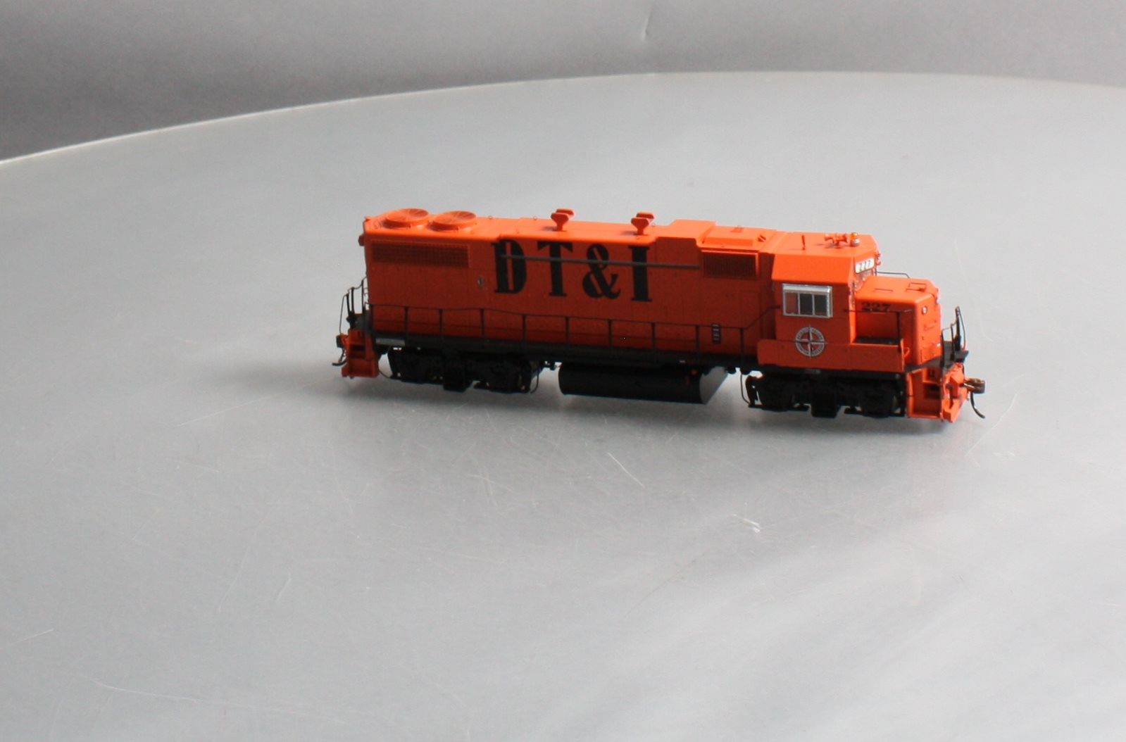 Athearn G65415 HO DT&I GP38-2 Phase 1A Diesel Locomotive w/DCC & Sound #227