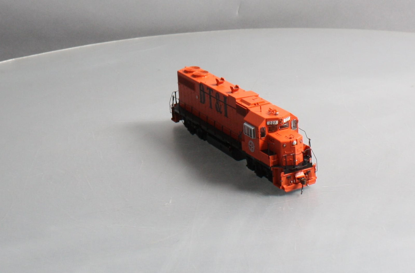 Athearn G65415 HO DT&I GP38-2 Phase 1A Diesel Locomotive w/DCC & Sound #227