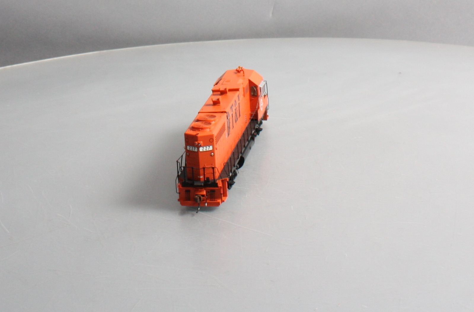 Athearn G65415 HO DT&I GP38-2 Phase 1A Diesel Locomotive w/DCC & Sound #227