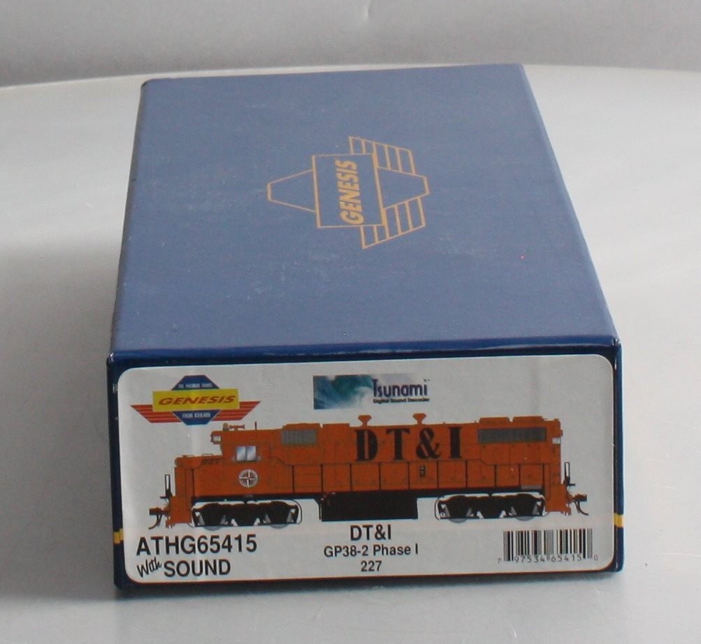 Athearn G65415 HO DT&I GP38-2 Phase 1A Diesel Locomotive w/DCC & Sound #227