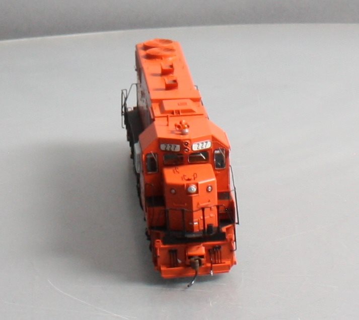 Athearn G65415 HO DT&I GP38-2 Phase 1A Diesel Locomotive w/DCC & Sound #227